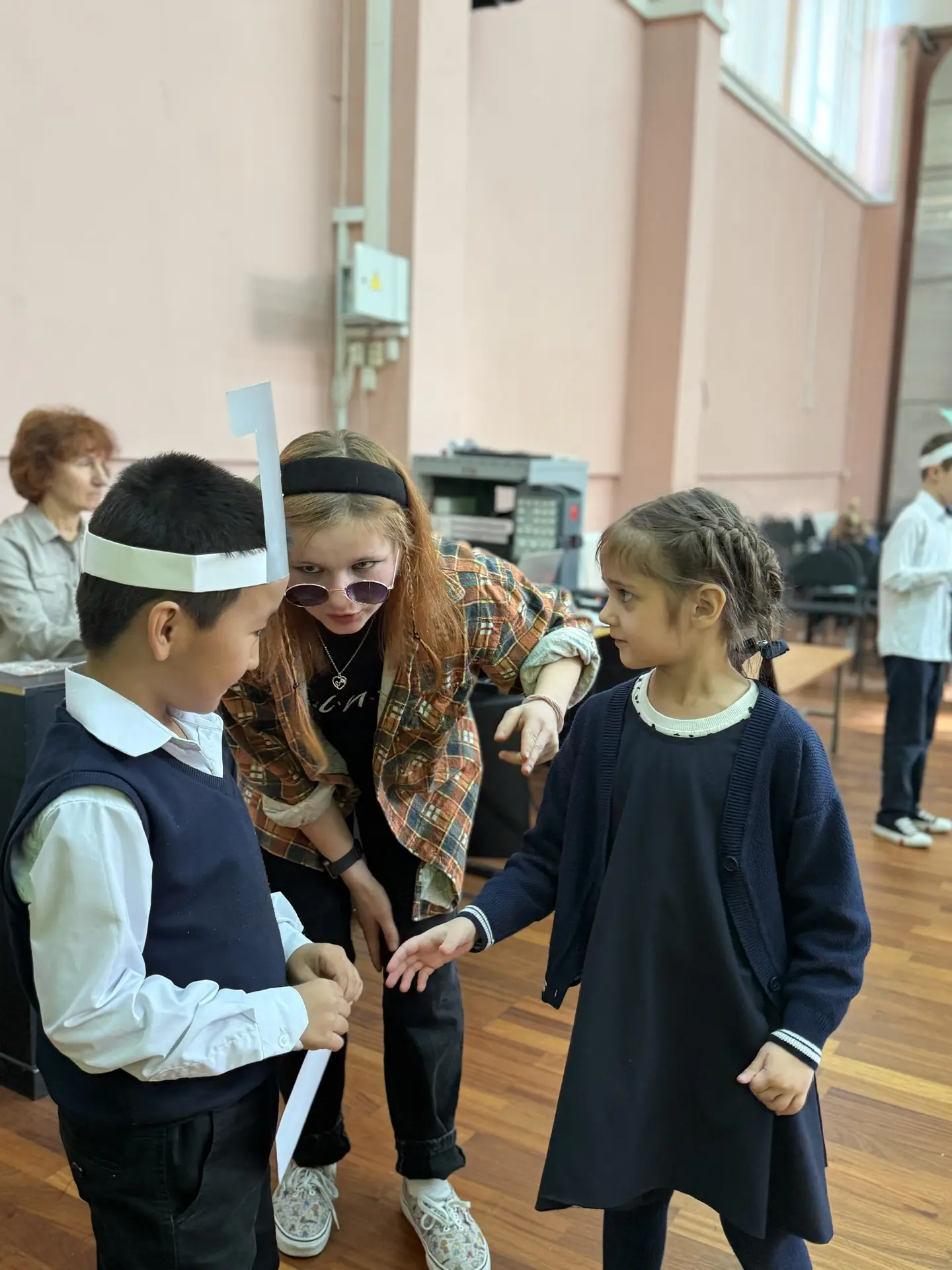 🏫 В МБОУ СОШ №4 прошло прощание с азбукой для первоклассников  🥳 В МБОУ СОШ №4 для учеников 1-го кла