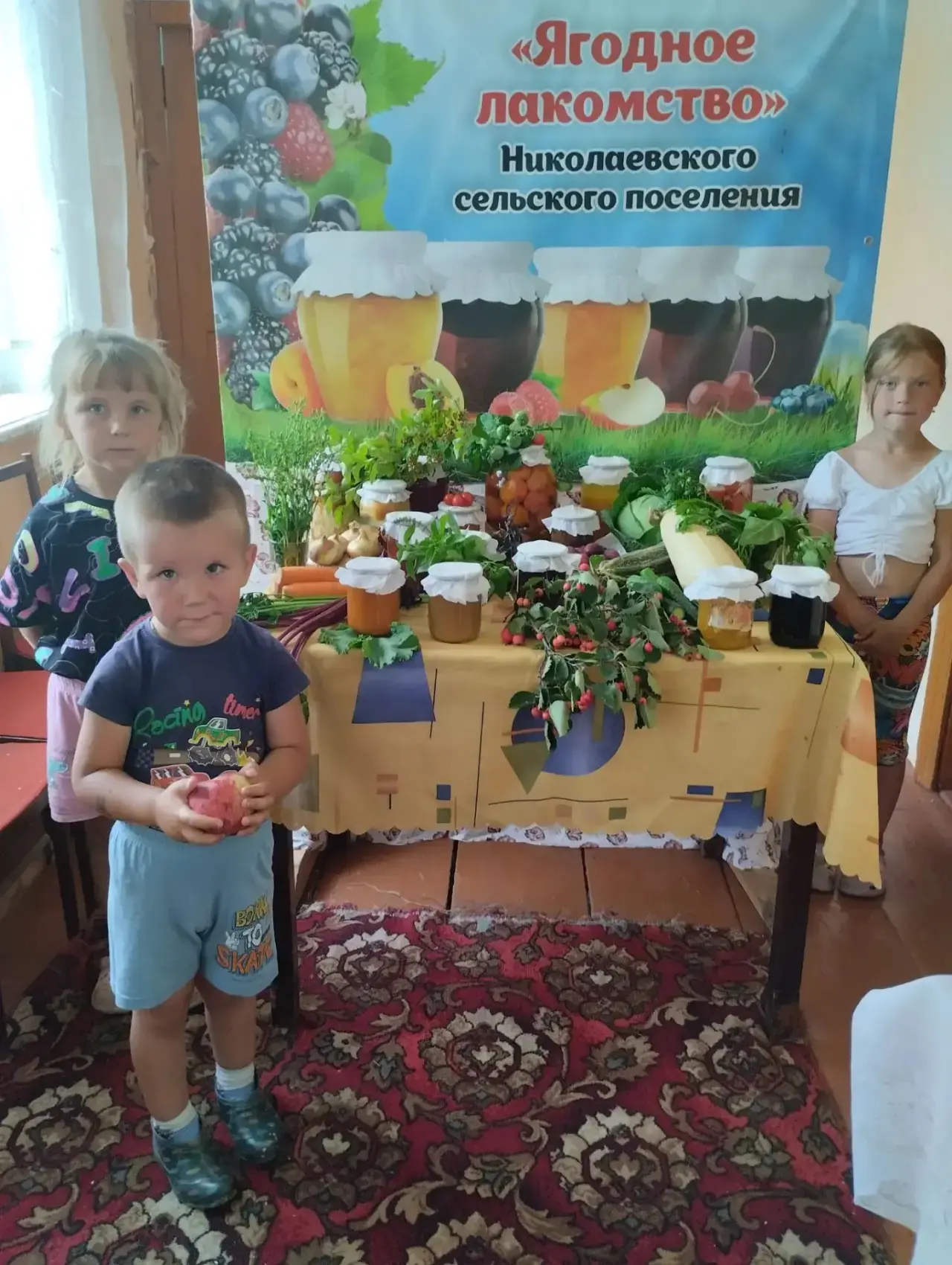Николаевский СК провели выставку умельцев села  «Наши руки не для  скуки» дегустация блюд.