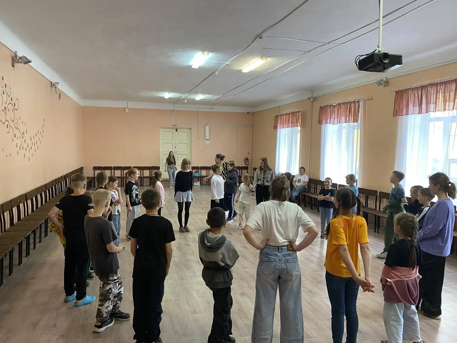 Сегодня в лагере на базе школы №8 прошёл настоящий праздник детства — фестиваль дворовых игр. Ребята