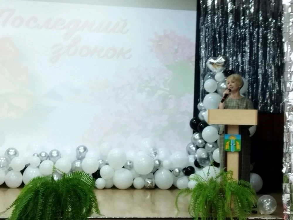 Отзвенел Последний звонок для выпускников 9-го класса Нижнетамбовской средней школы. В ...