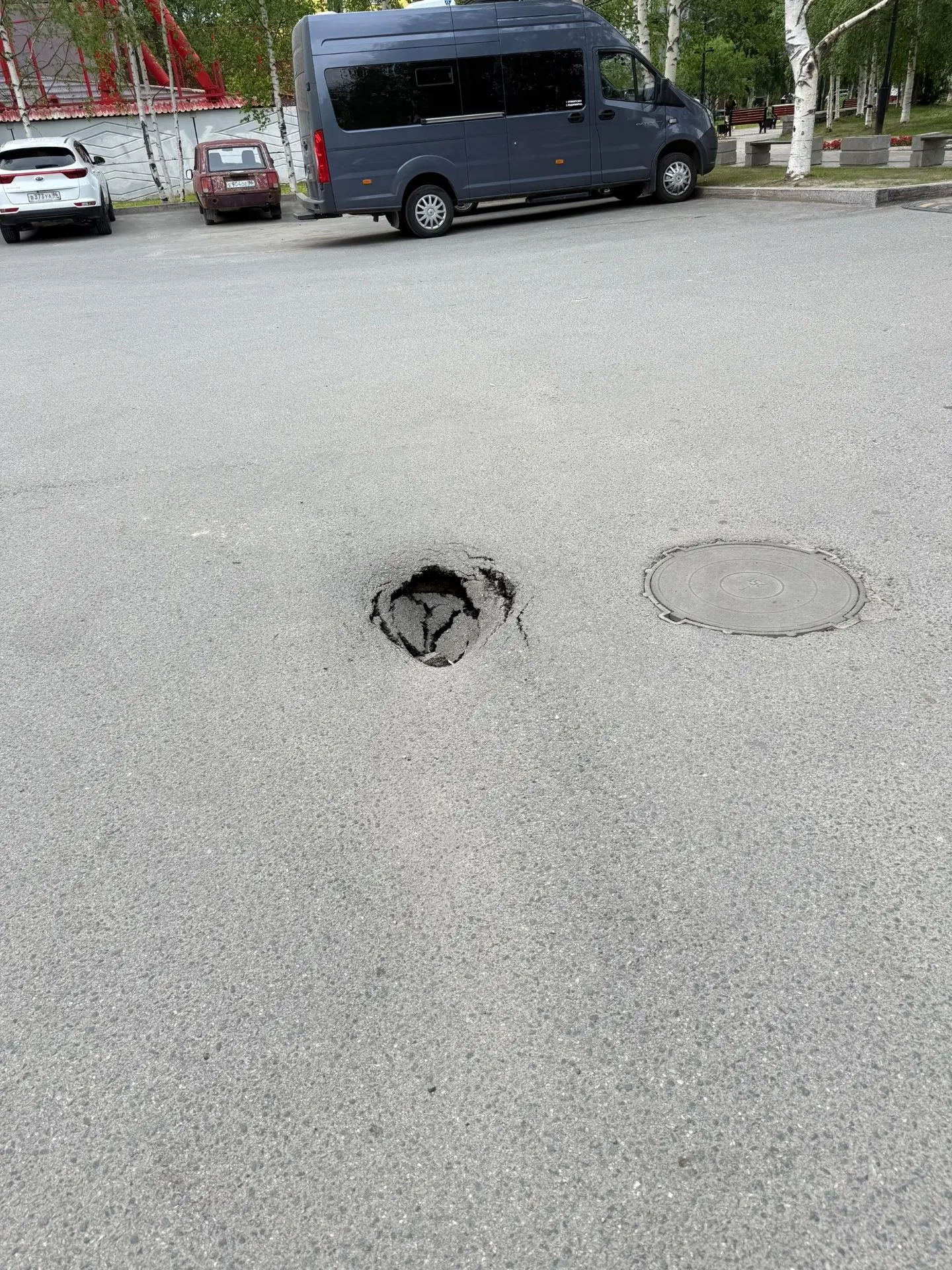Тц «Галерея» район парковки у центрального входа