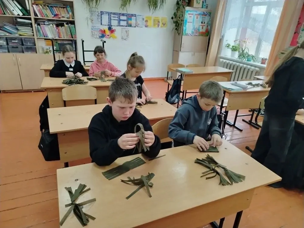 Ученики 4‑го класса под руководством классного руководителя Севериной Натальи Викторовн...
