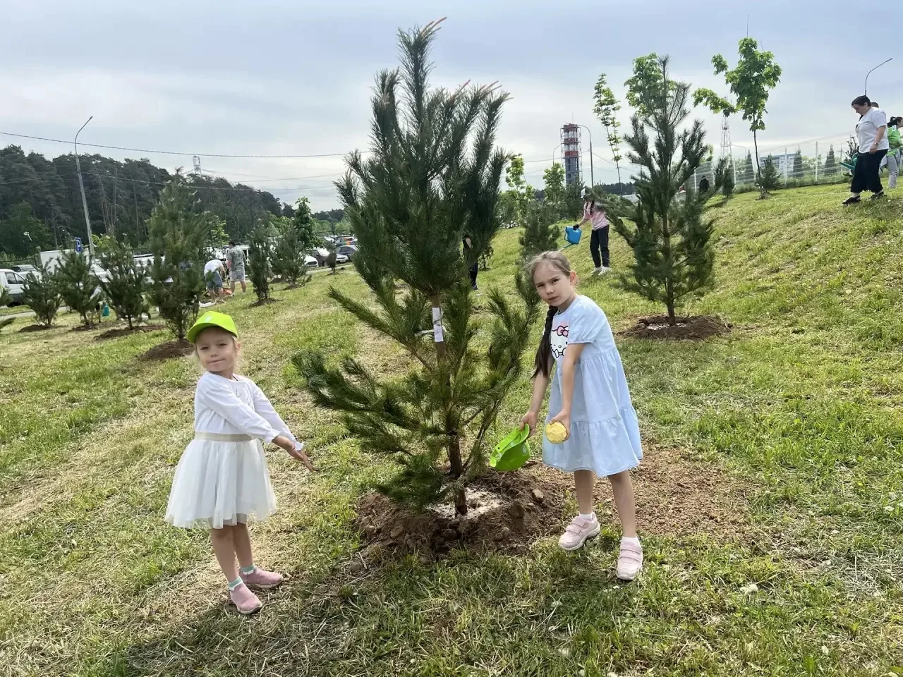 На фотографиях запечатлена по-настоящему дружная и сплочённая команда! Очень приятно видеть, как сот