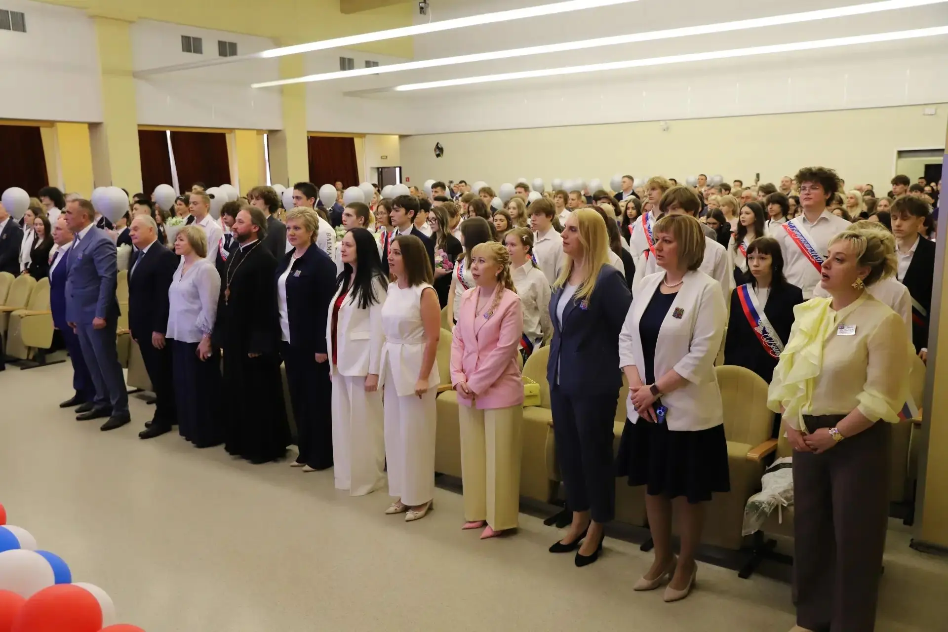 🎓 Ректор ЛЭТИ поздравил выпускников Центра образования «Кудрово» с последним звонком   26 мая ректор
