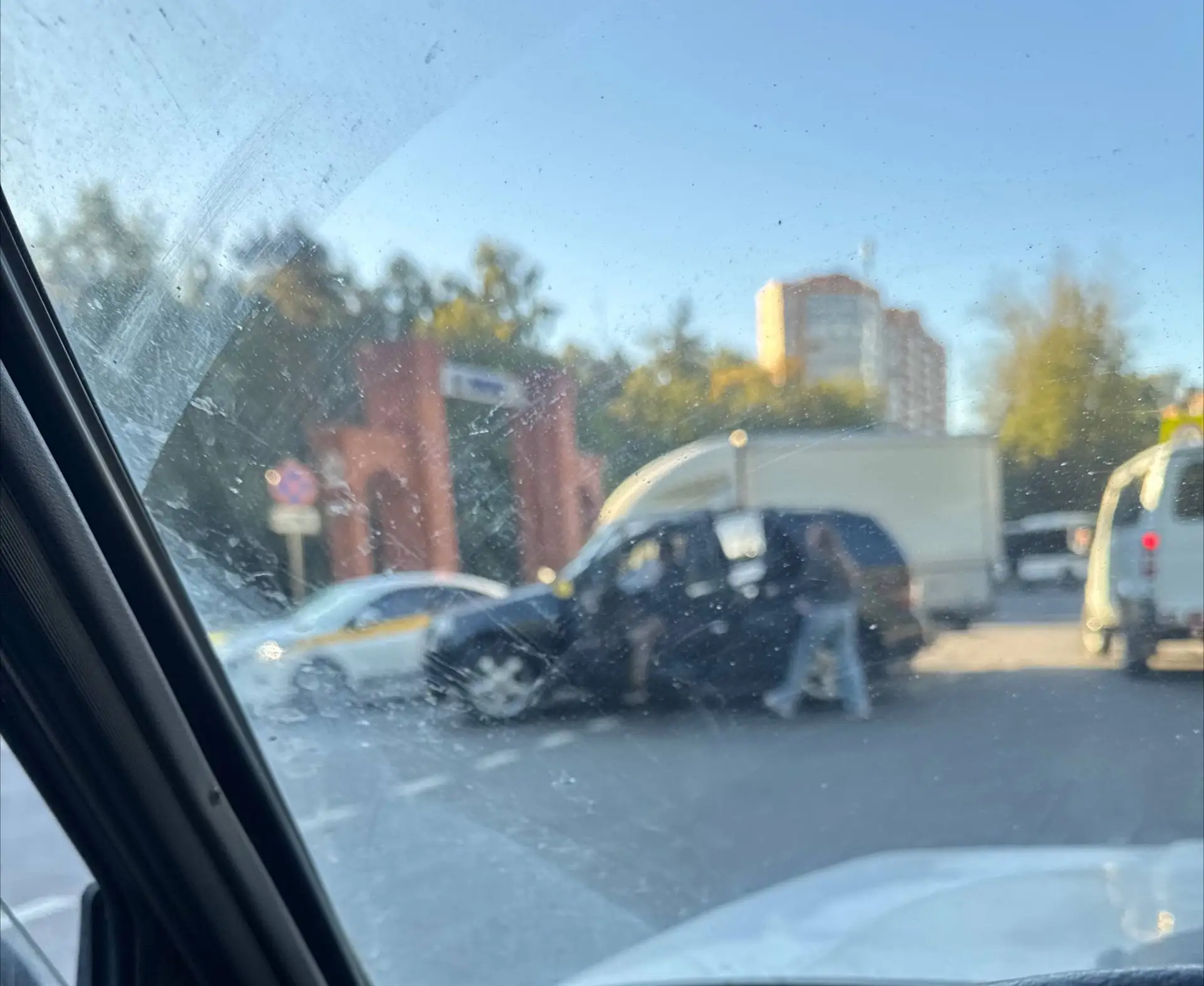 Сегодня день аварий. Около выезда с карьера - 3 машины паровозик.
