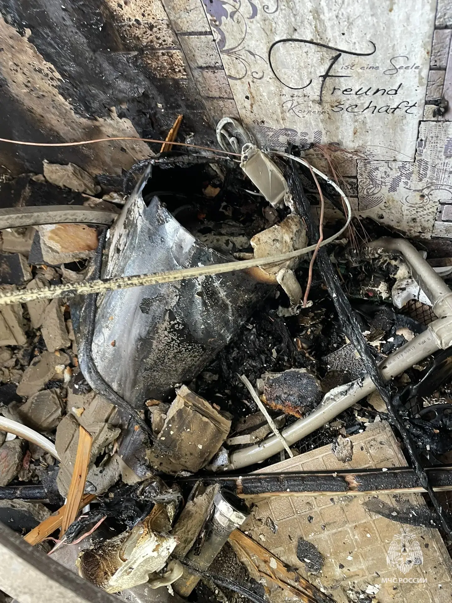 🚨Десять человек спасены огнеборцами МЧС России на пожаре в Колпашево   Вчера в 16:00 по улице Обской