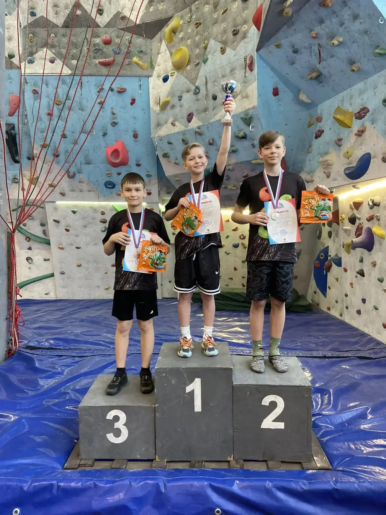 🧗‍♂️ Пока одни покоряют учебники, наш четвероклассник покоряет вершины!   22 марта прошло Открытое п