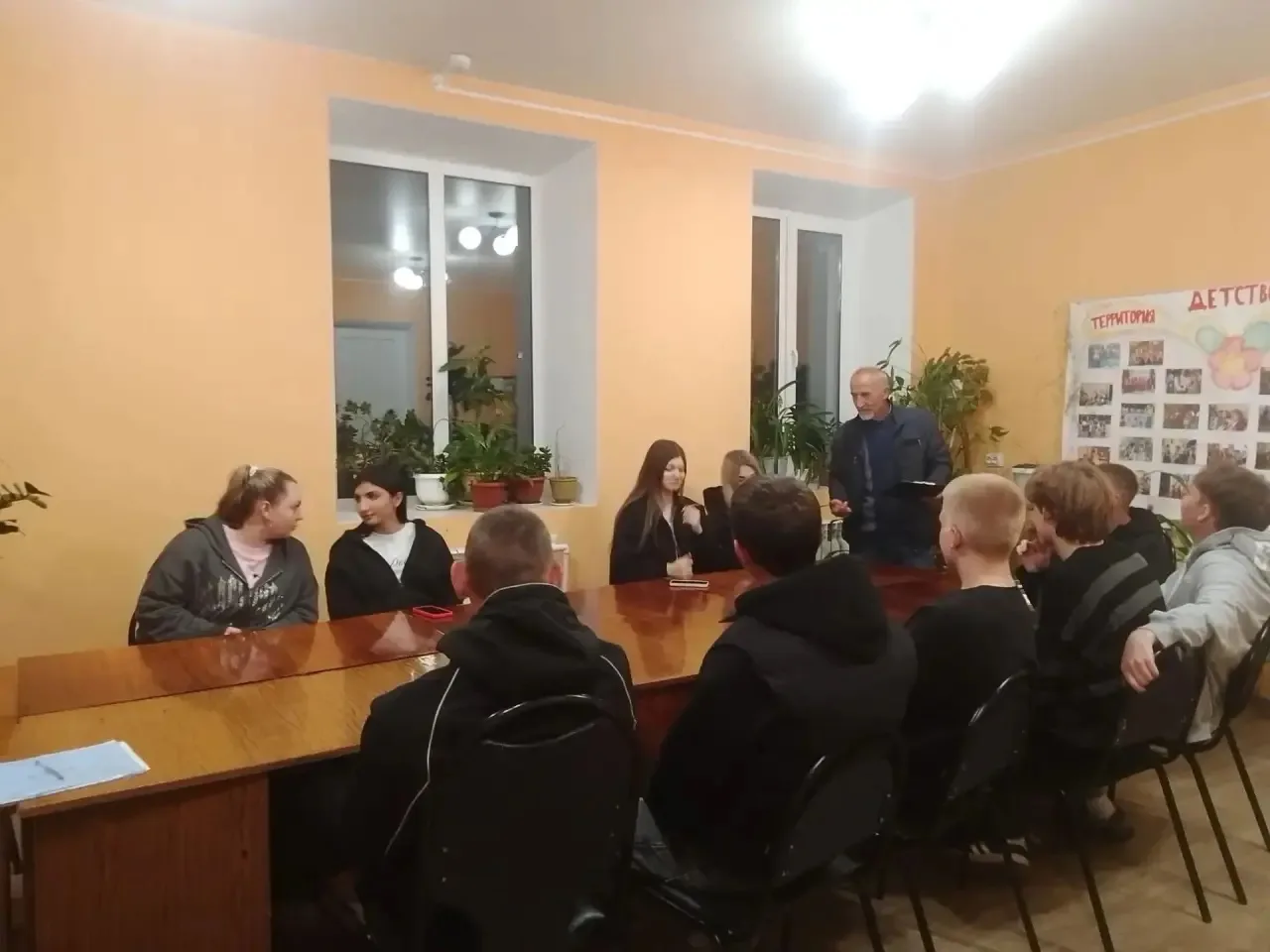 В целях недопущения возникновения пожаров по причине шалости подростков и формирования ...