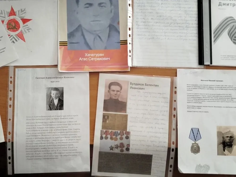🇷🇺 Храним историю страны — традициям верны!  Ученики 4В класса продолжают трек «Орлёнок — Хранитель 