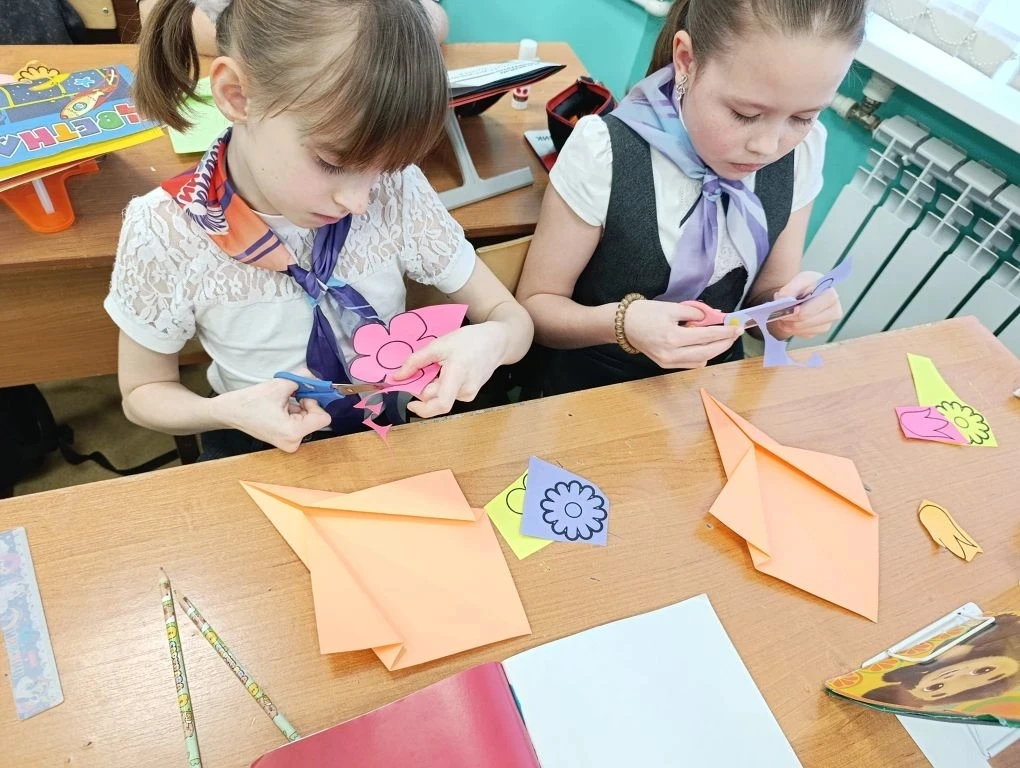 💃В преддверии Международного женского дня ребята из начальных классов, ученического самоуправления и
