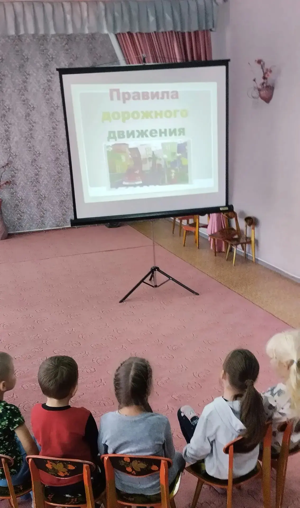 В рамках регионального проекта "Территория безопасного детства" в группах "Колокольчик"...