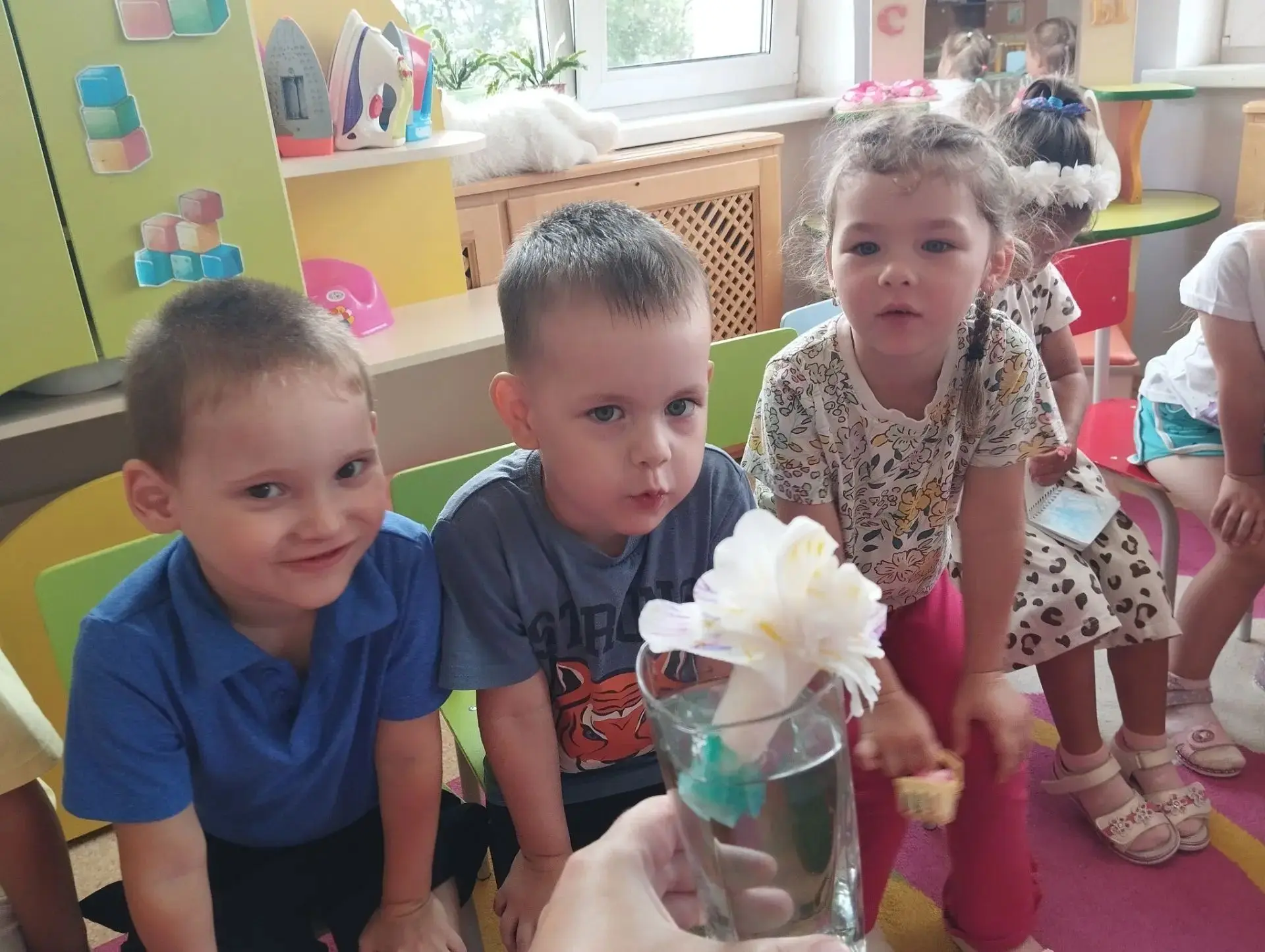 В группе Капитошки сегодня дети погрузились в удивительный мир воды! Мы вспомнили свойс...