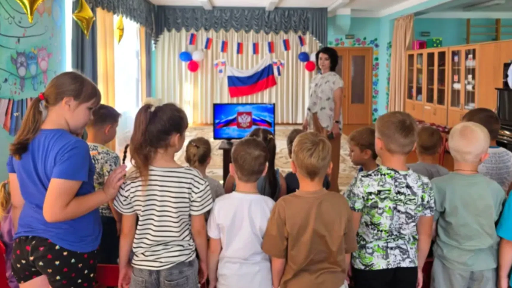 🇷🇺 В преддверии знаменательной даты - Дня Российского флага, наш детский сад наполнил...