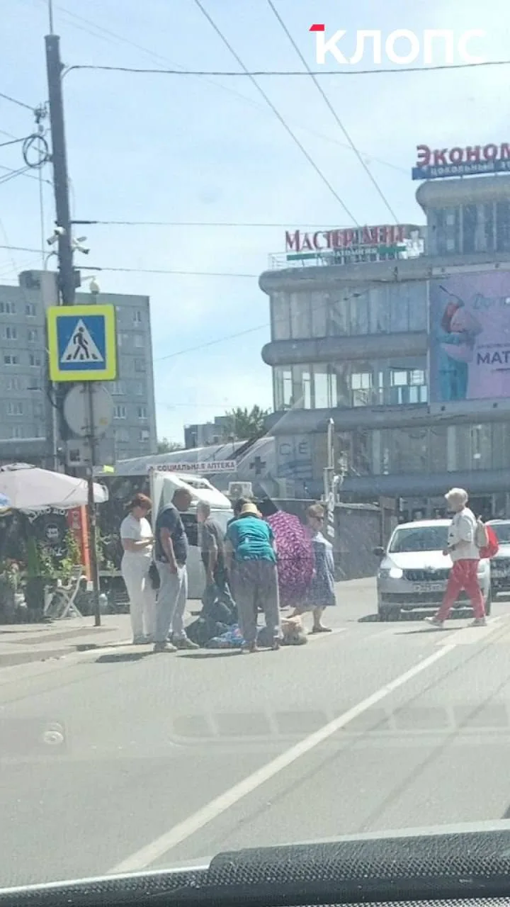 ⚠️ Очередной инцидент с электросамокатом: на переходе у ТЦ «Южный» сбили женщину