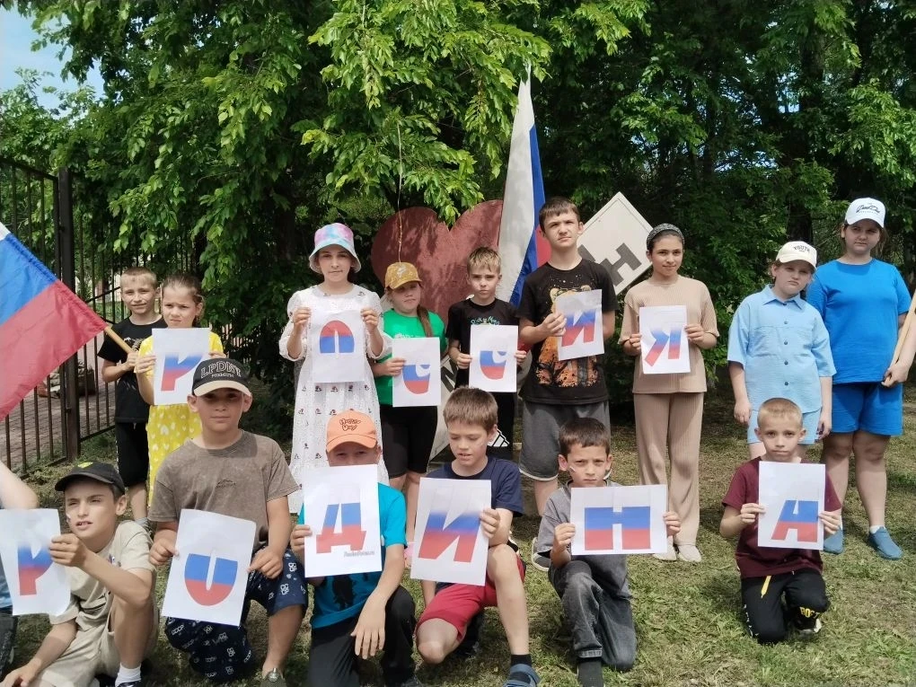 🔅🇷🇺В пришкольном лагере «Солнышко» с радостью и гордостью отметили День России🇷🇺! 

🕺💃Ребята 