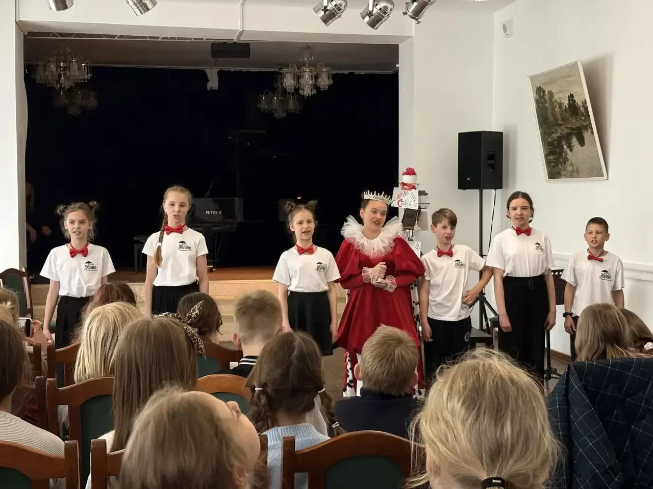 Учащиеся 2а, 2б и 3а класса посетили Детскую школу искусств имени Ф.Ф. Шопена. Ребята п...