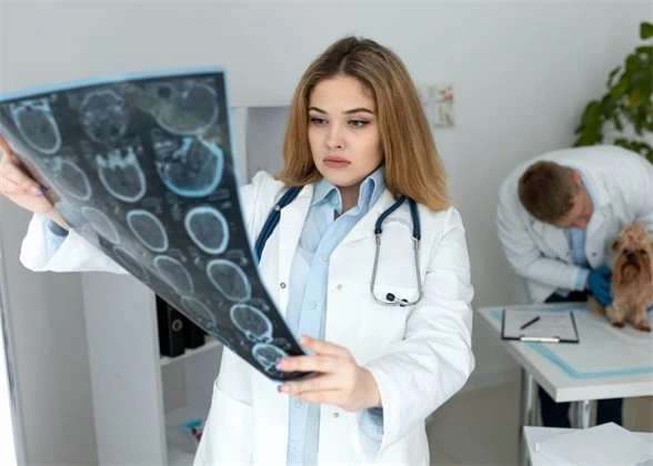 🔍 Шесть диагнозов, которые мешают найти причину симптомов. Что скрывается за остеохондрозом, ВСД и 