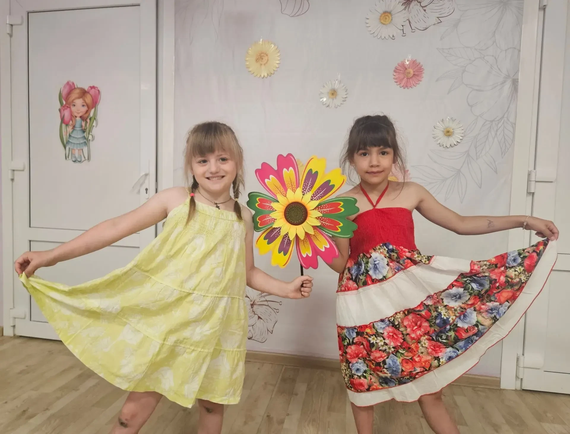 🎶☀️ «Лейся, песня!» — звонкие голоса о самом ярком времени года! ☀️🎶В стационарном отделении социа