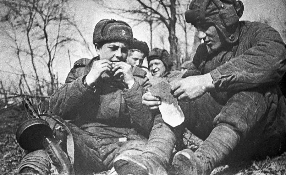 Мы каждый день рассказываем вам о событиях, которые изменили мир. Но за каждым великим событием стоя