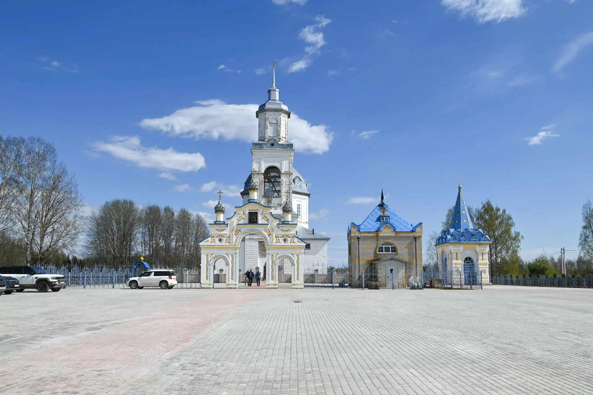 Красивейший храм посреди леса - когда все уже устали долгой лесной дорогой, он неожиданно появляется