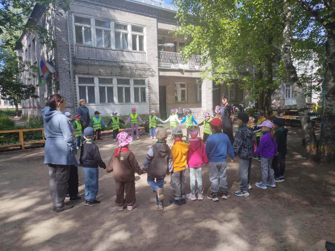Минутки безопасности в "Детском саду 33".
Минутки безопасности - это кратковременные занятия - напом