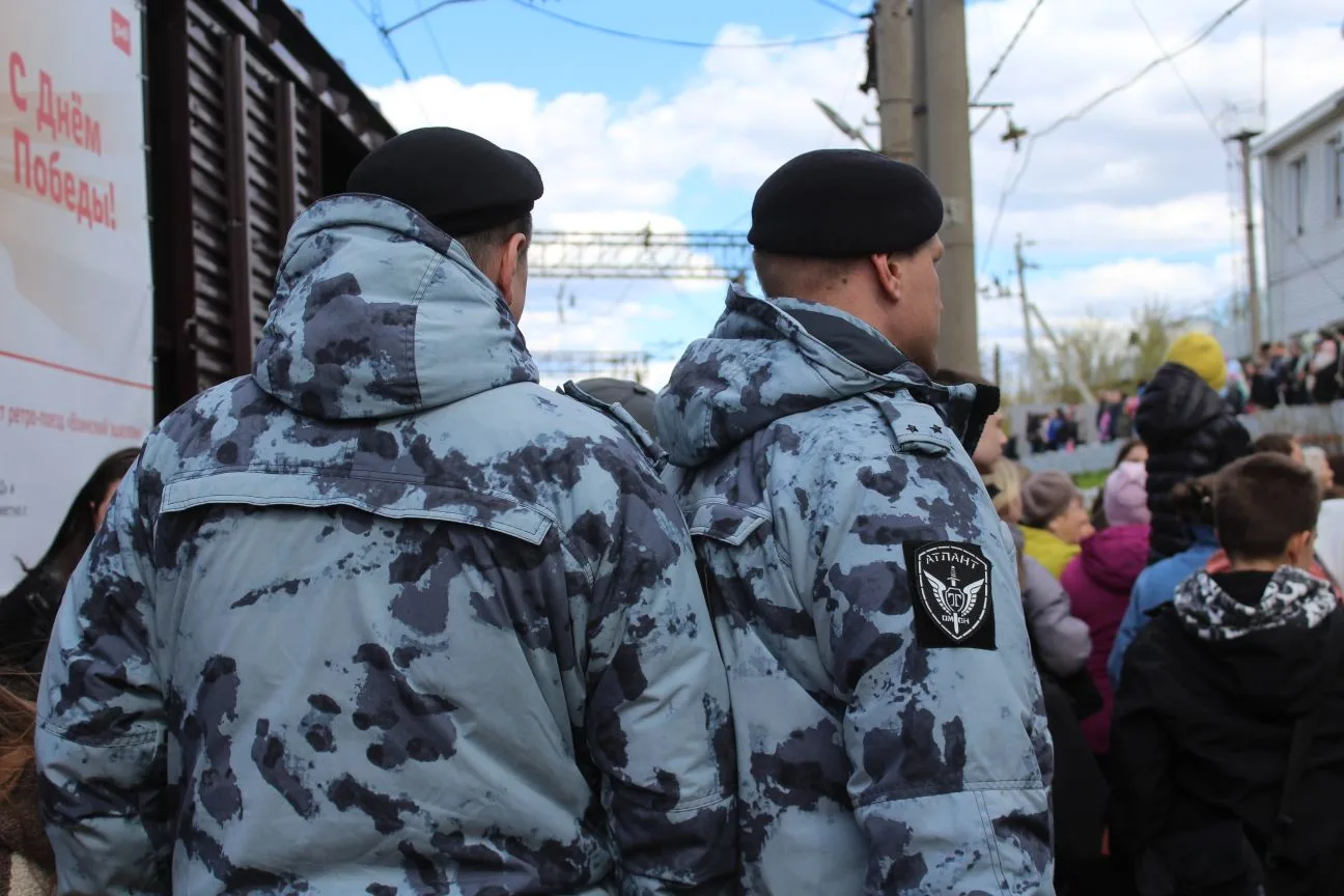 В Саратове росгвардейцы присоединились к всероссийской акции «Георгиевская ленточка»  ➡️Сотрудники в