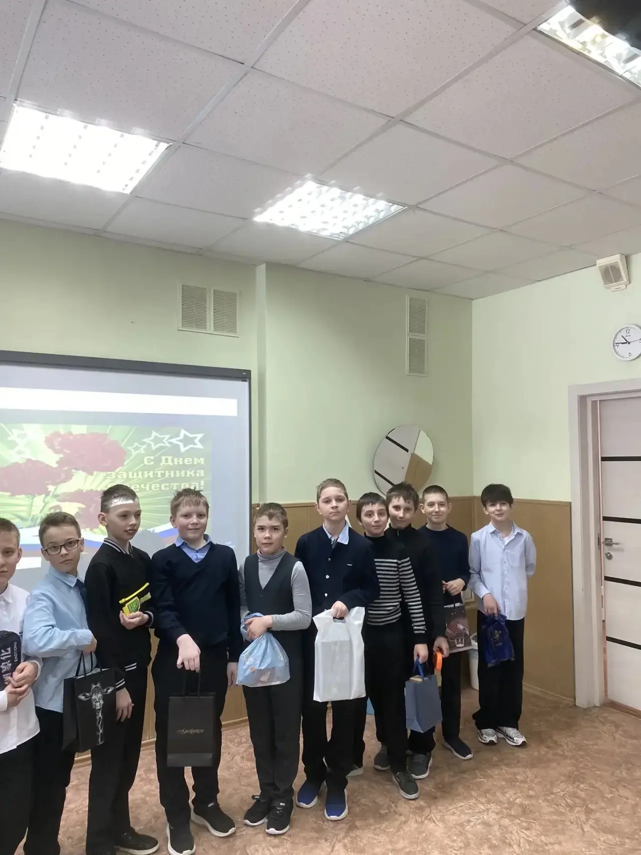 В 4Б классе — день настоящих мужчин! 🎖️  Классный руководитель Котельникова Надежда Михайловна прове