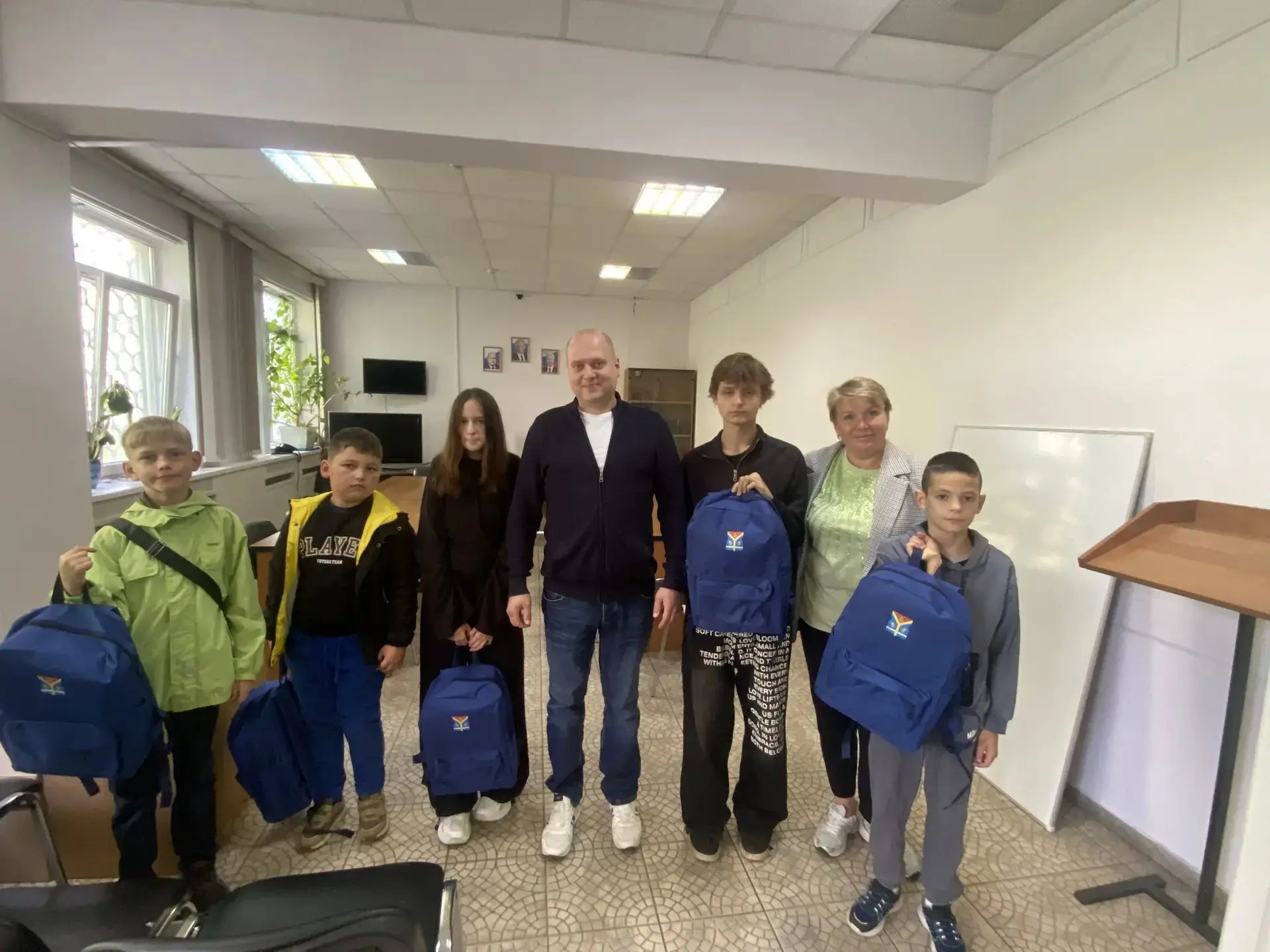 🍂 Добрые дела в Бескудниково: 20 школьников получили подарки к 1 сентября!