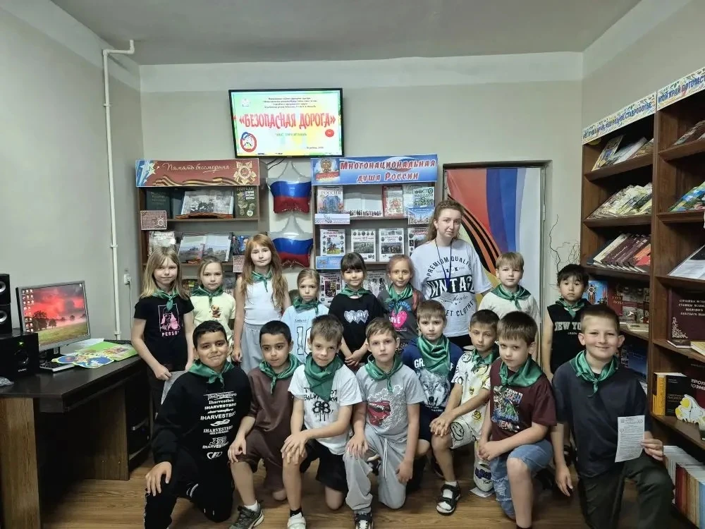 Лето по правилам: в пришкольном лагере «Весёлый улей» прошёл день ПДД. Чтобы напомнить ребятам основ