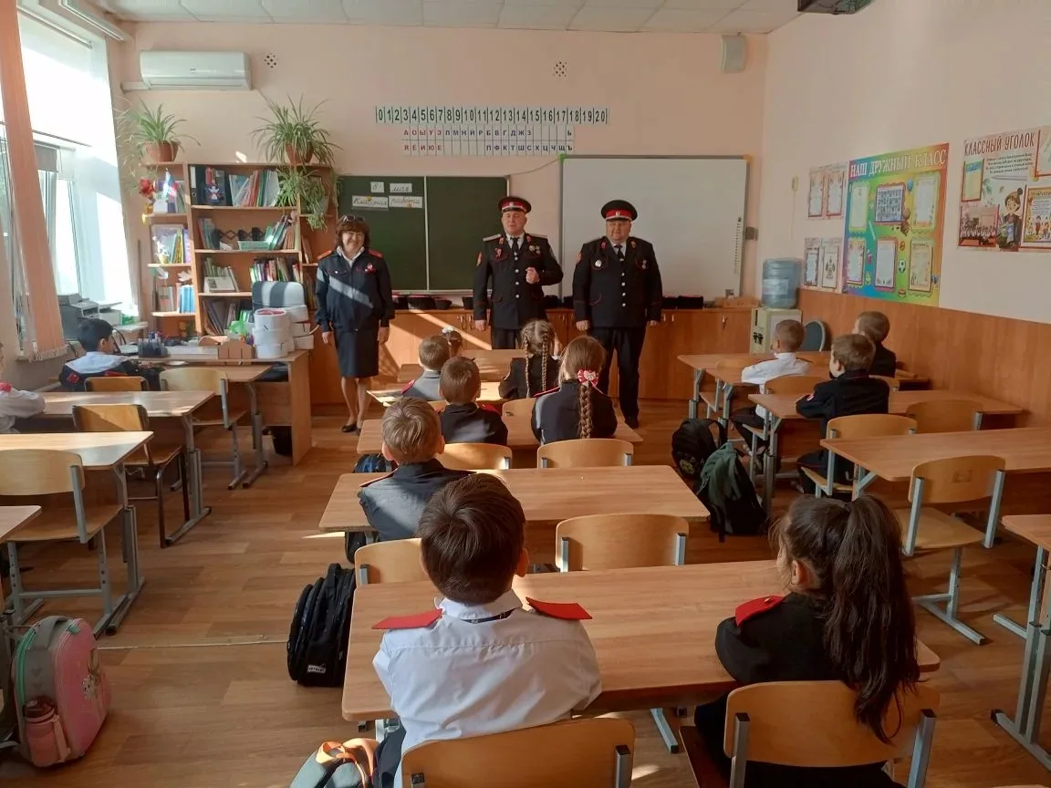 УРОК МУЖЕСТВА   ✏️В преддверии великого праздника Дня Победы в 1 «Д» классе прошел урок Мужества, по