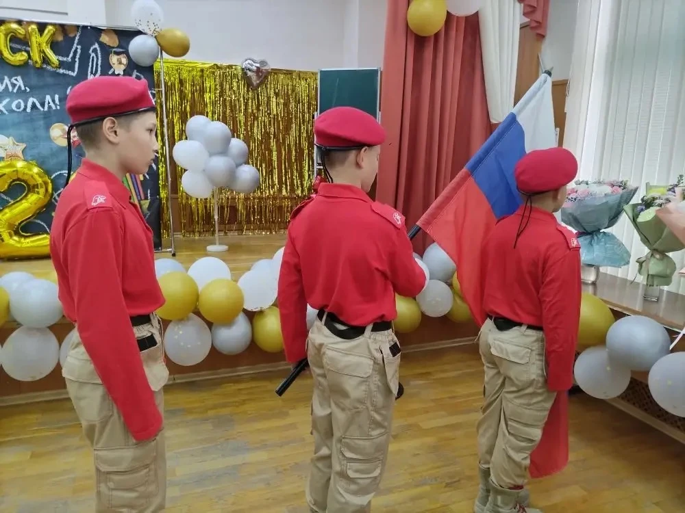 Последний звонок в 9 классе МОУ "СОШ имени А. П. Чехова" (Бужаровское отделение): Прощание с детство