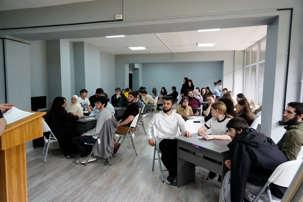 В КЧГУ прошла интеллектуальная игра «Спортивное Что? Где? Когда?»  Мероприятие объединило команды вс