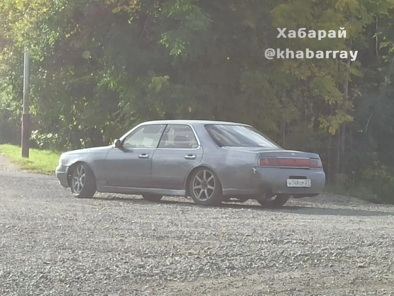 Трое суток стоит брошенный автомобиль