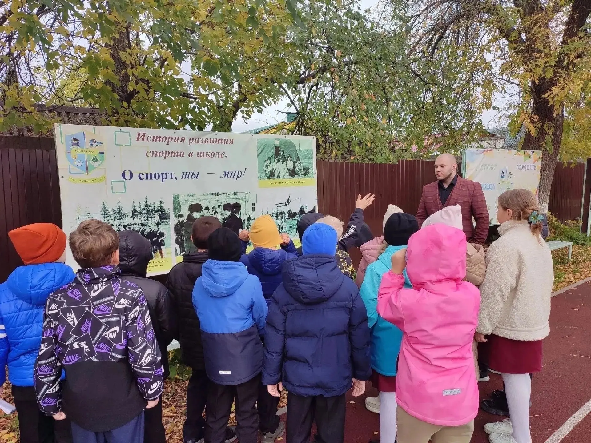 👨‍🏫👩‍🏫Накануне Дня учителя для ребят состоялась экскурсия по музею истории школы "М...