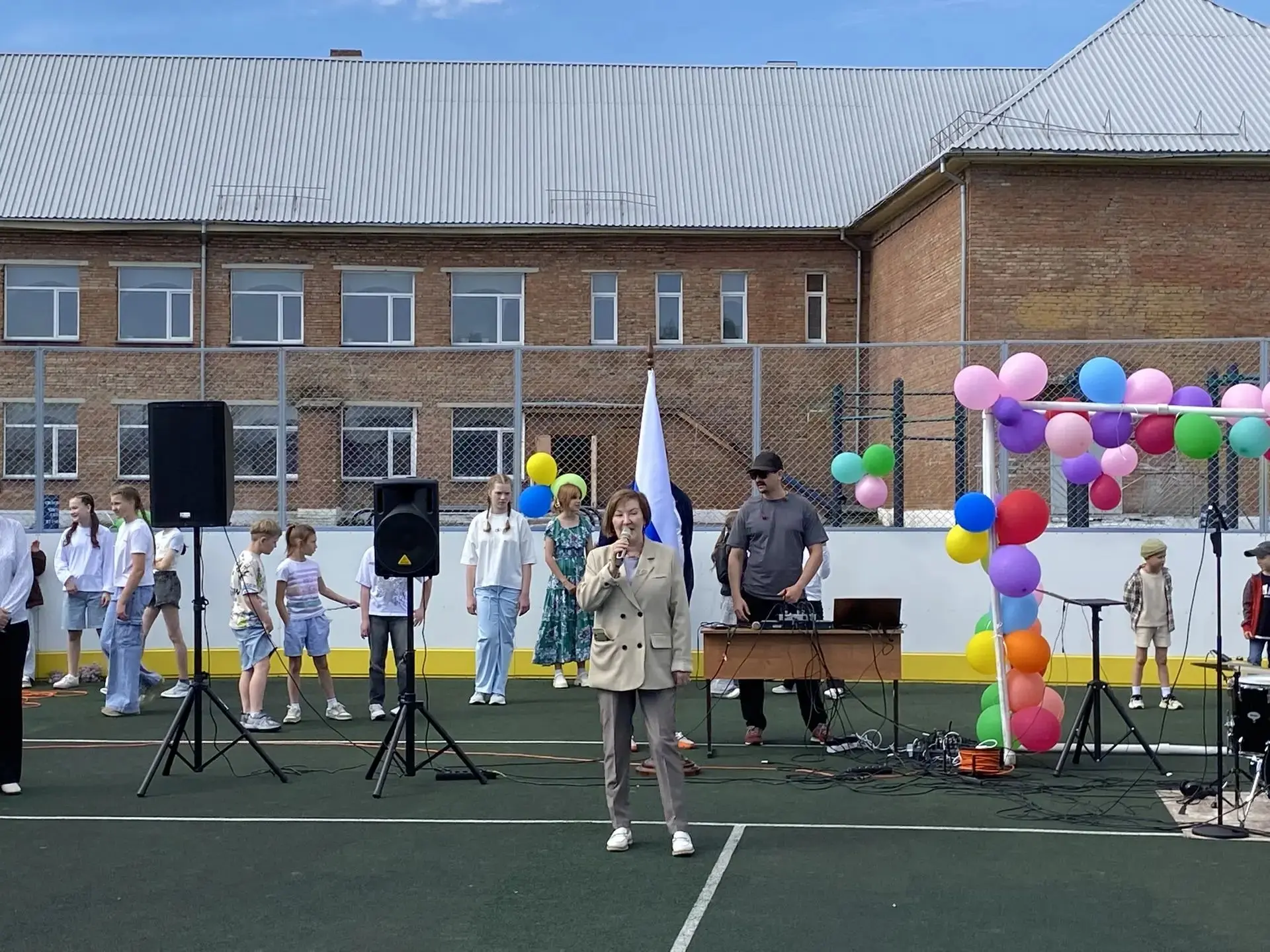 На территории Толмачевской школы №61 открылся детский пришкольный лагерь дневного пребывания «Орлята