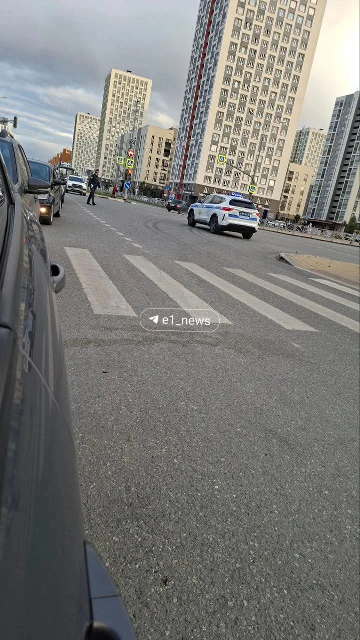 В Академе тем временем полиция приехала разгонять очередь на АЗС.