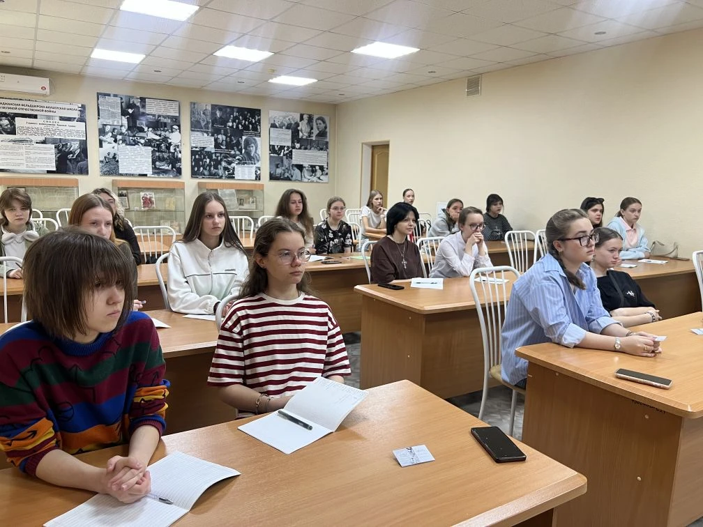 💗 «К себе нежно»:  второй день проекта о женском здоровье для подростков.  Под руководством врача ак