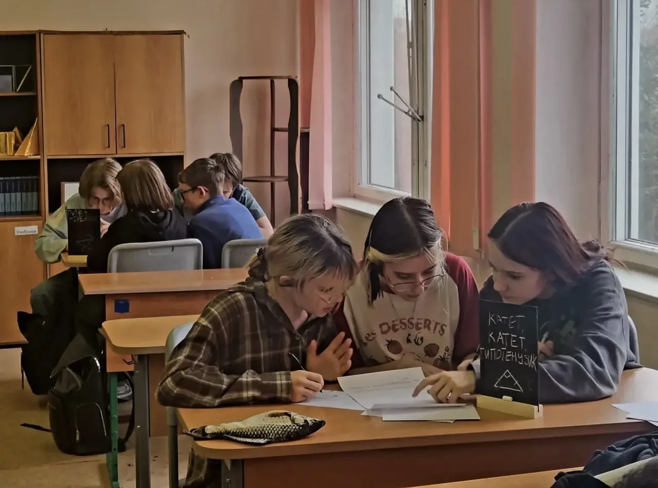 💢 Лучшее математическое трио   В нашей школе впервые состоялось интеллектуальное соревнование среди 