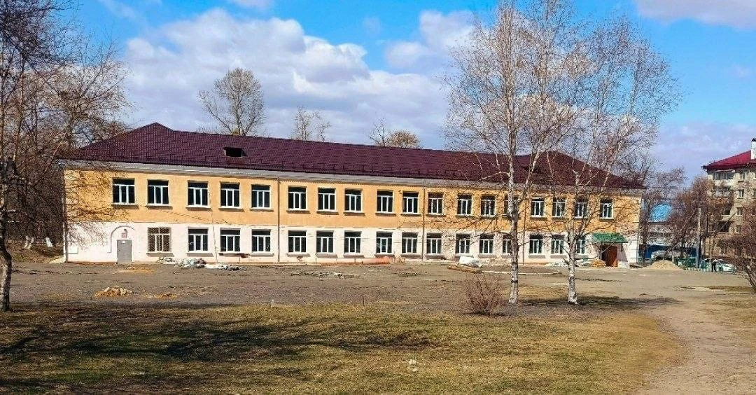 🏫😳 «Сидеть будем на полу»: школьники в Артёме остались без парт после ремонта