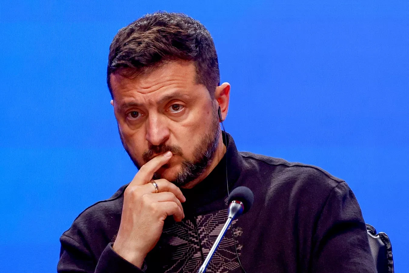 Украинские власти могут быть вынуждены переехать из Киева во Львов, заявил бывший анали...