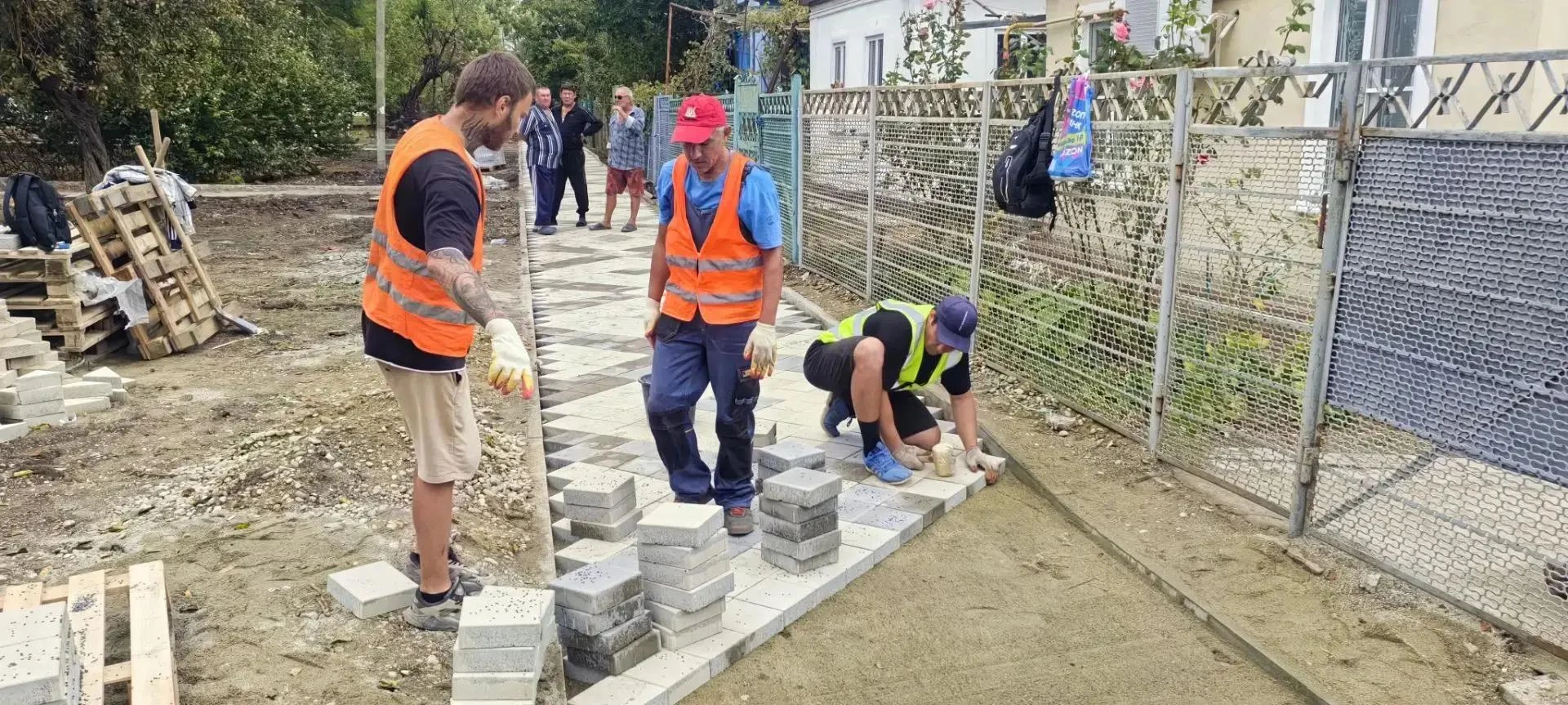 В городе продолжаются работы по благоустройству.