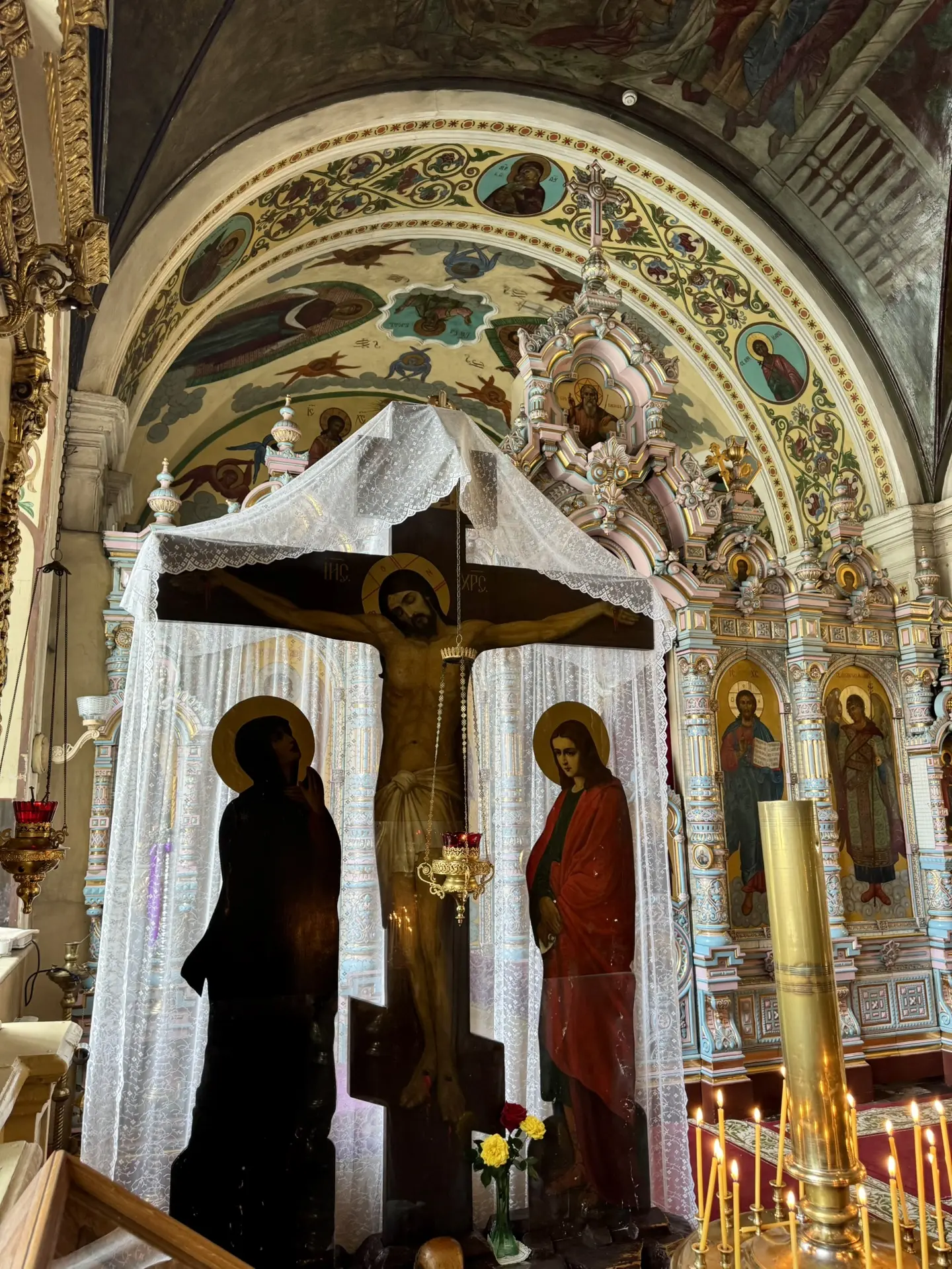 Спаси́, Го́споди, лю́ди Твоя́/ и благослови́ достоя́ние Твое́,/ побе́ды на сопроти́вныя...
