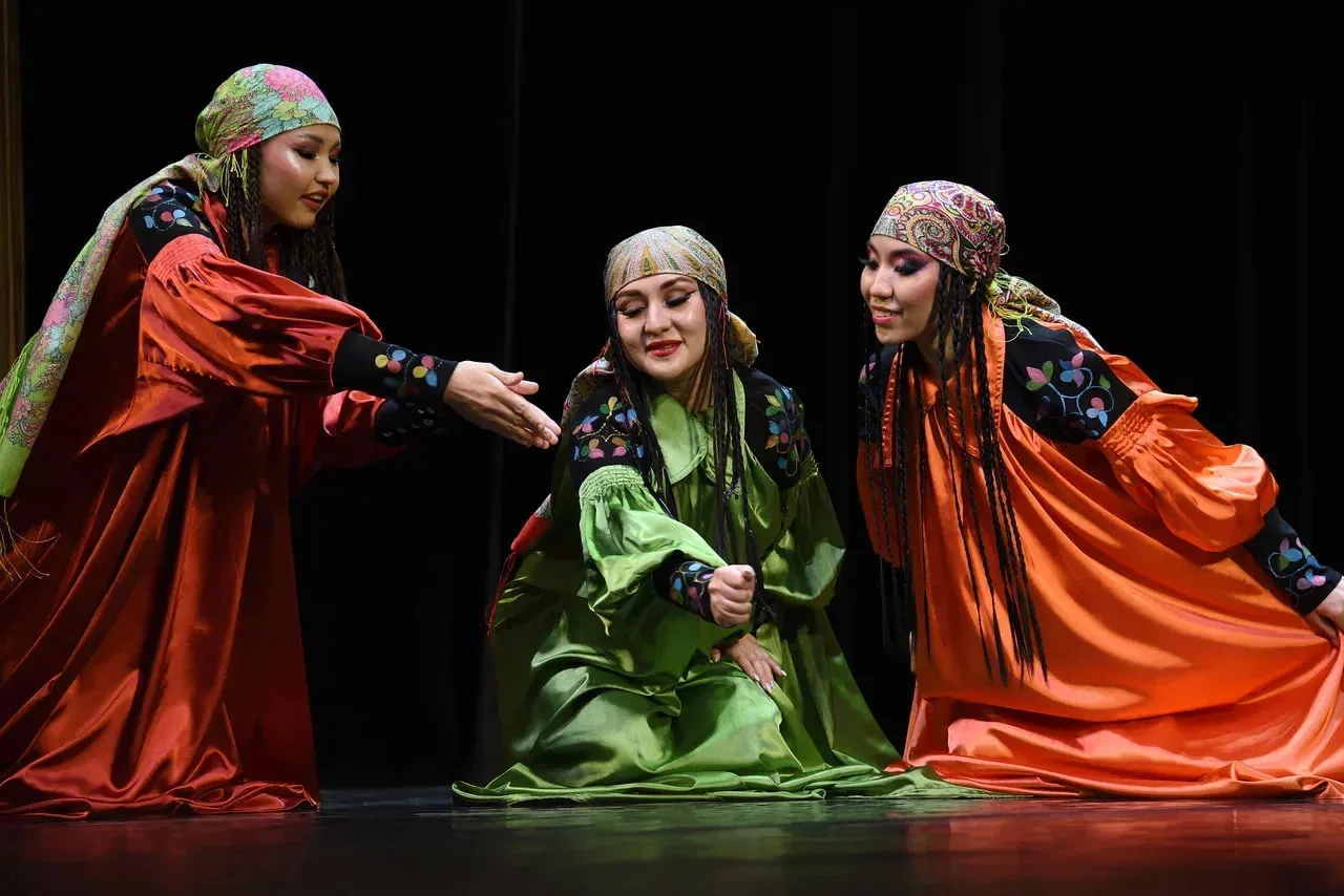 Коллективы Хакасской филармонии выступили в городах исторических регионов🎭  Гастроли прошли в Червон