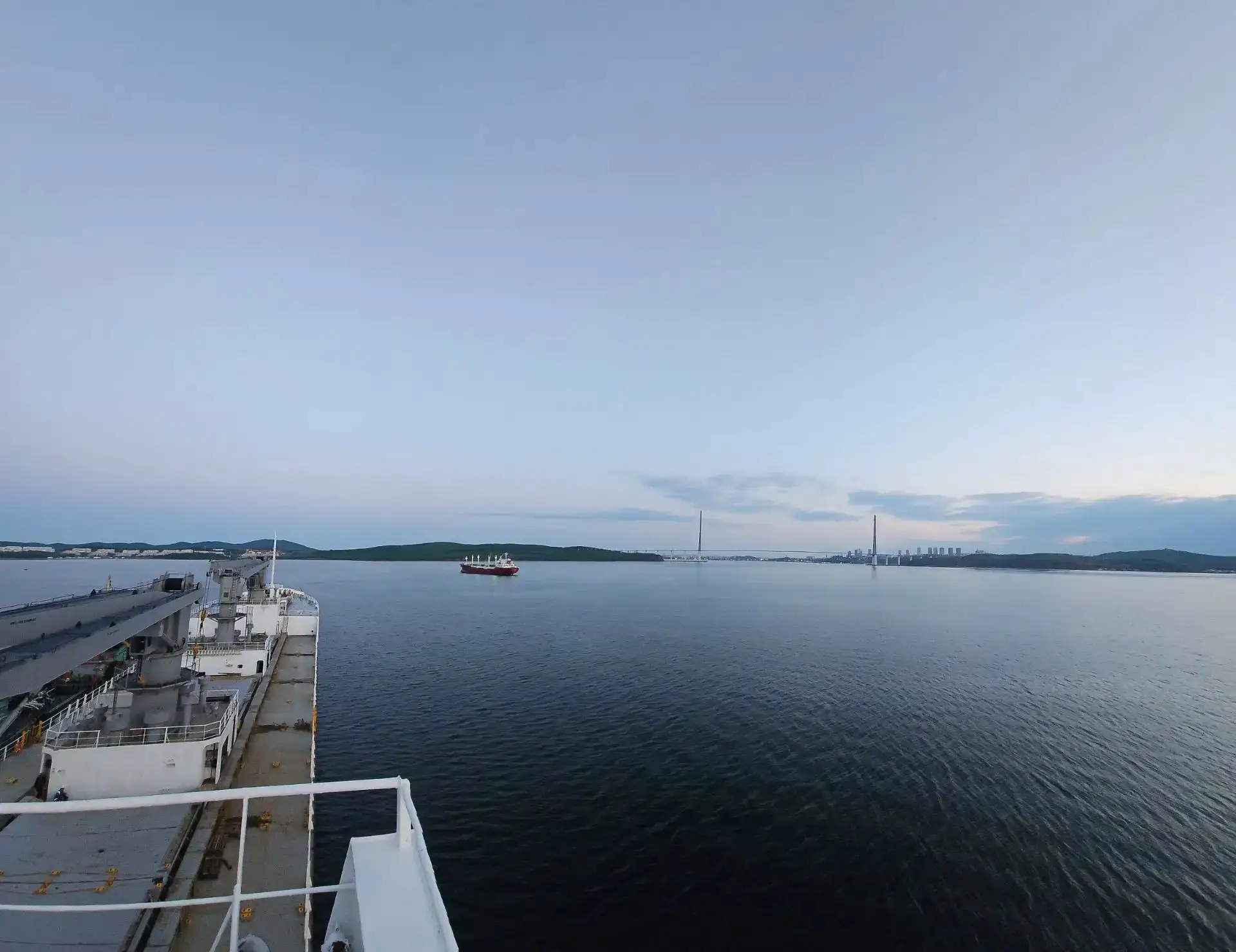 Вряд ли возможно вычеркнуть из памяти раз и навсегда морскую жизнь. Она навсегда останется с морякам