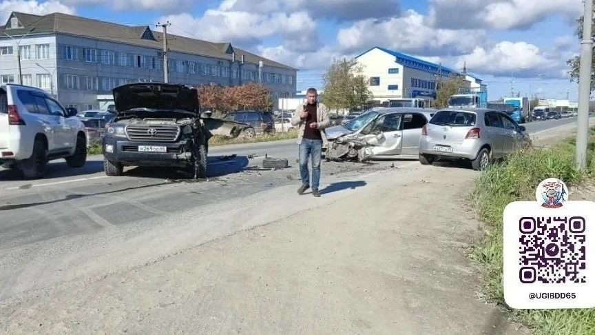 Стали известны обстоятельства массового ДТП в Южно-Сахалинске - один человек получил тр...