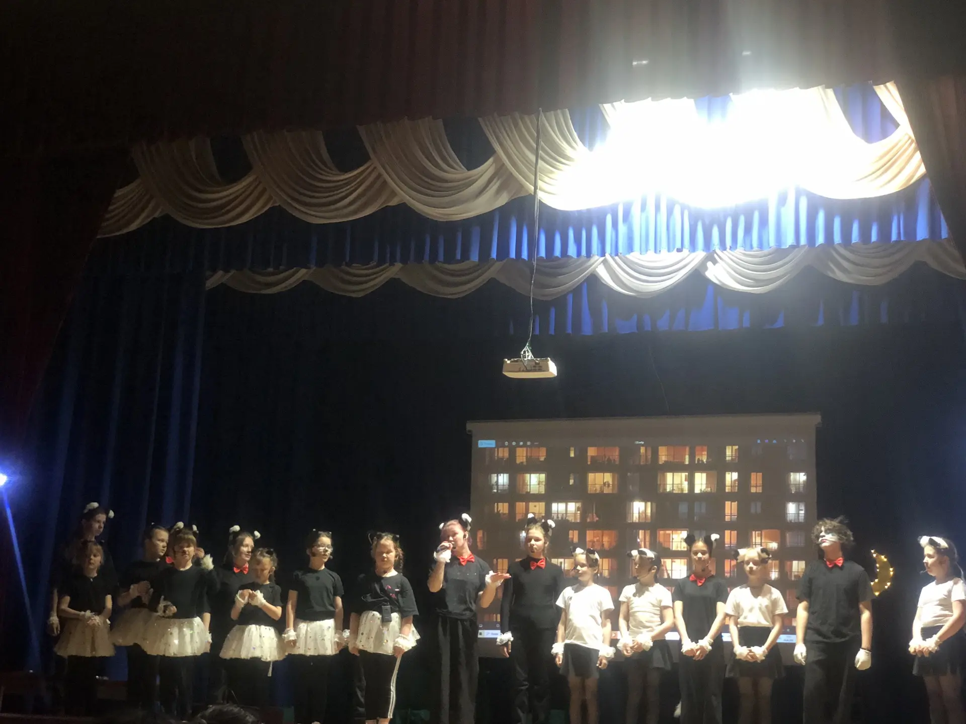 Сегодня наш преподаватель Волкова Татьяна Николаевна вместе со своими воспитанниками по...