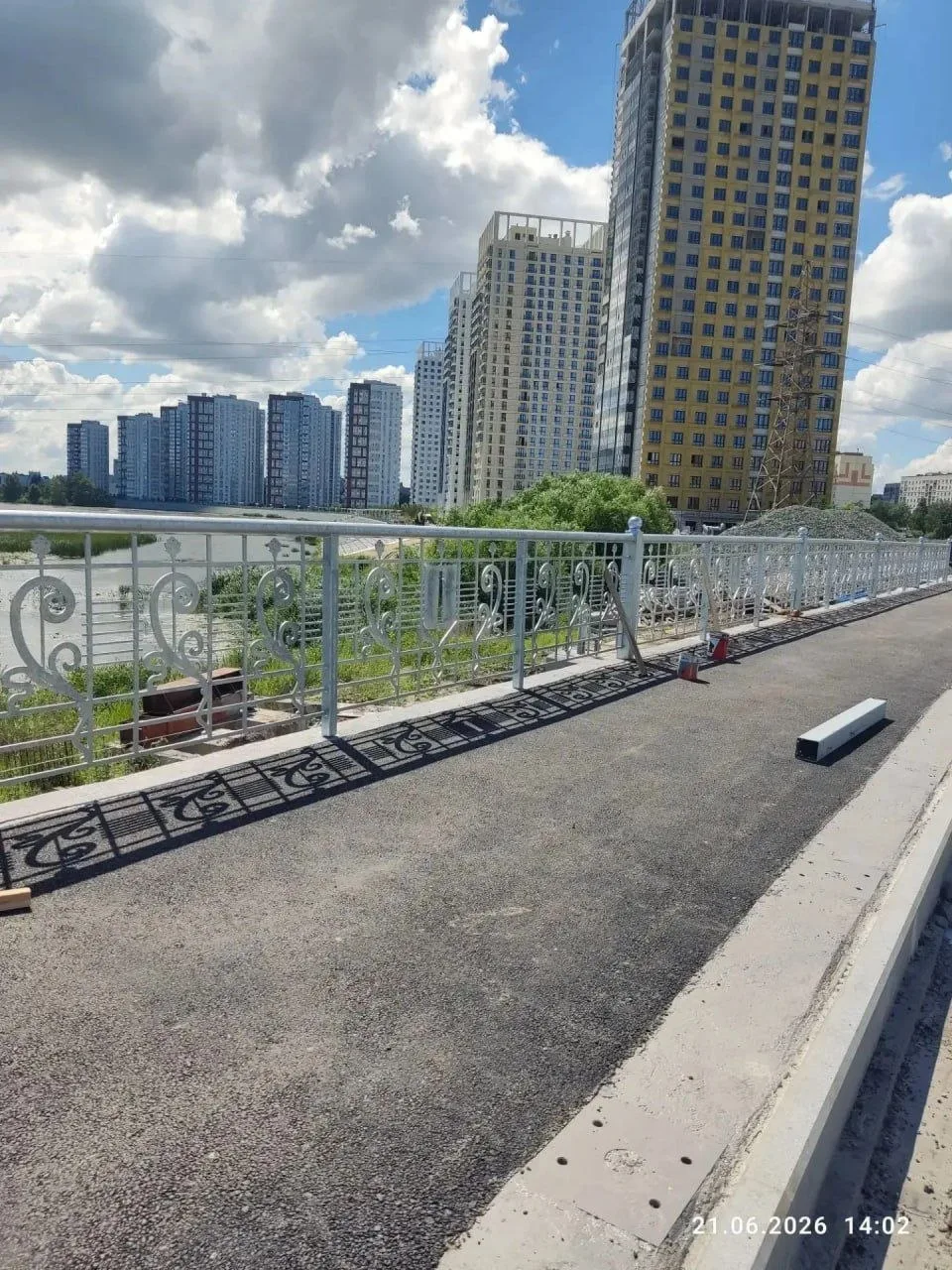 👷🏻‍♂️ У моста в створе улиц Шевченко и Смычки начали строить кольцевую развязку со ст...