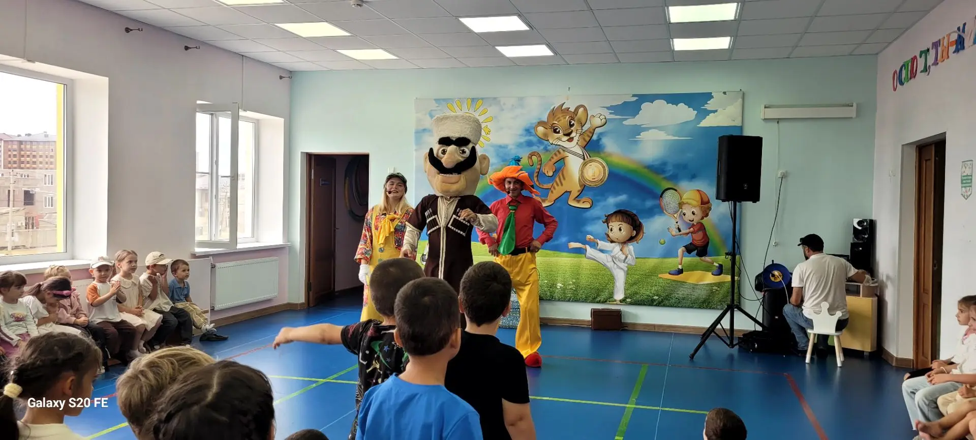 Хоть у нас пока не школа, А всего лишь детский сад,