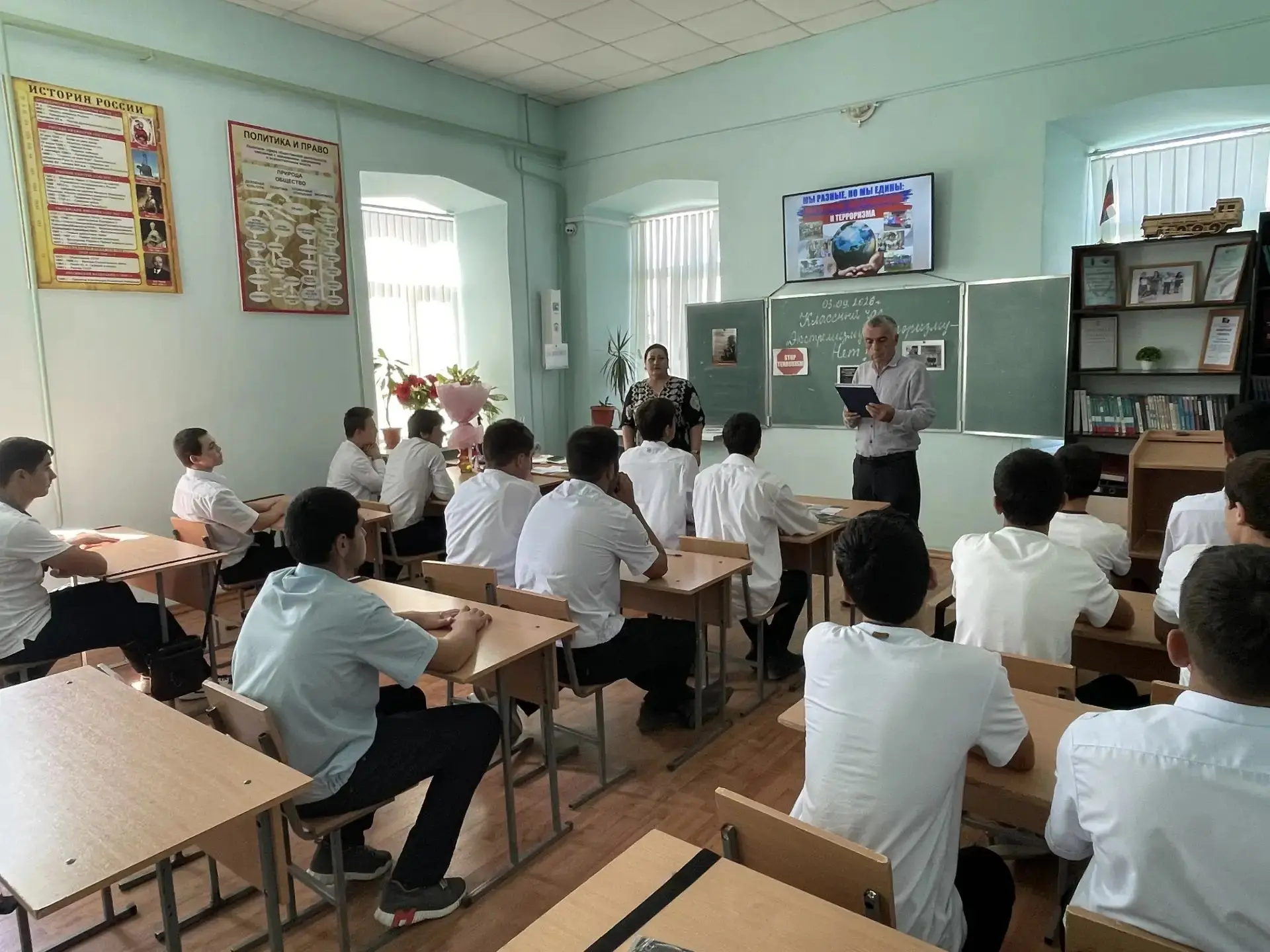 В  ГБПОУ РД Железнодорожном колледже прошли классные часы, посвящённые Дню солидарности...