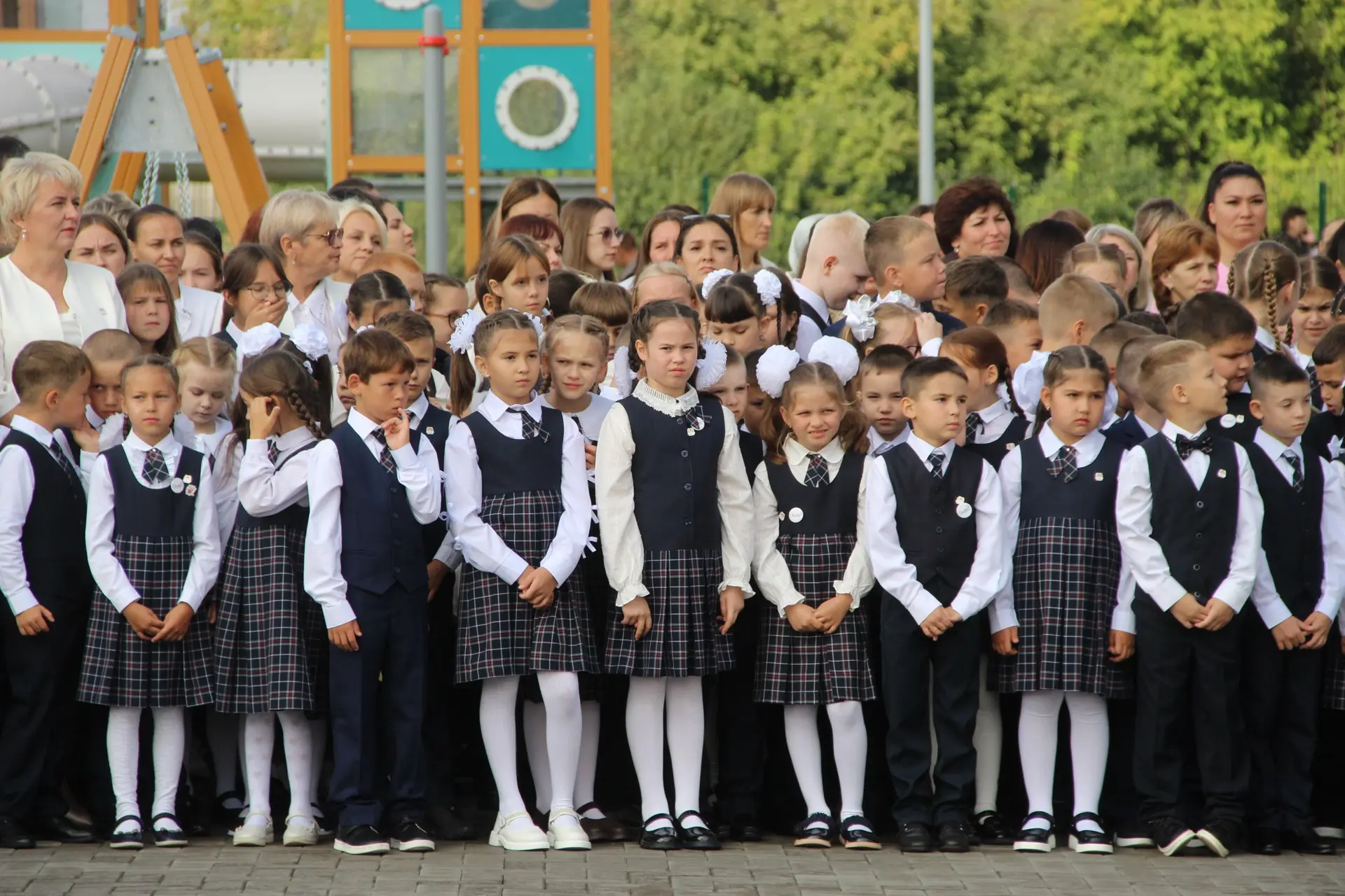 🎓Сегодня вместе с ребятами, родителями и педагогами встретили 1 сентября — День знаний.